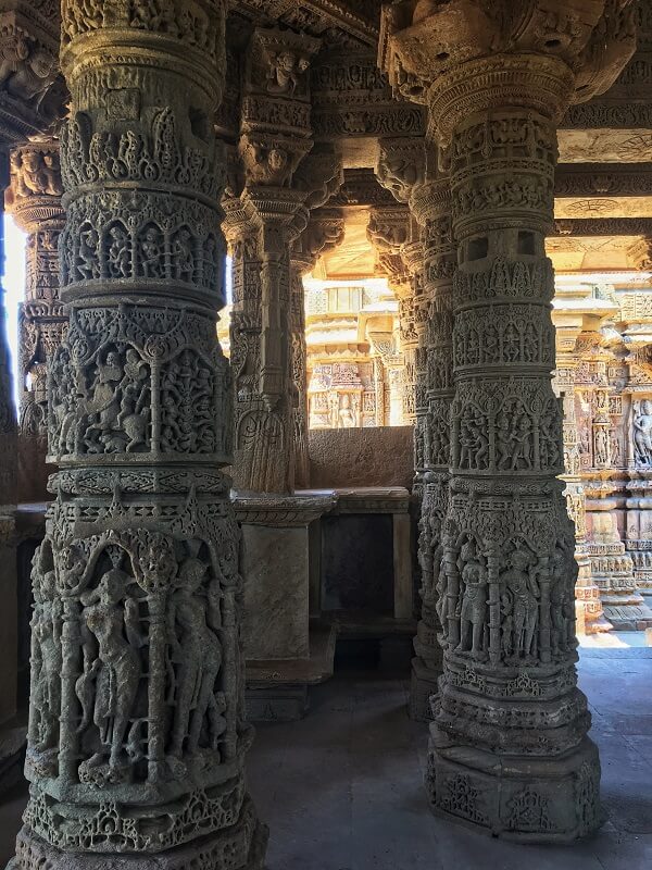Modhera_Sabhamandapa_Pillars